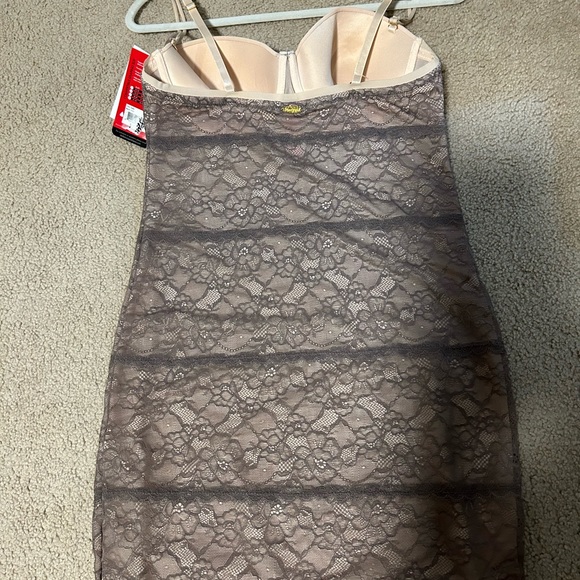 Beautiful Skinny Girl Shapper. - Picture 3 of 3